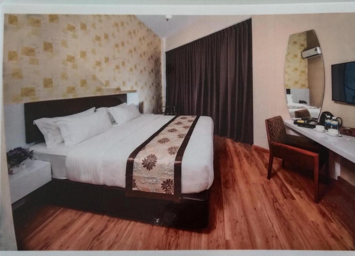 Hotel Holmes Johor Jaya جوهر بهرو المظهر الخارجي الصورة